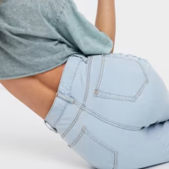 Jeans 20 - Wednesday's Girl High Waist Straight Leg Light Wash Mom Plus Size NWT - Picture 3 of 5